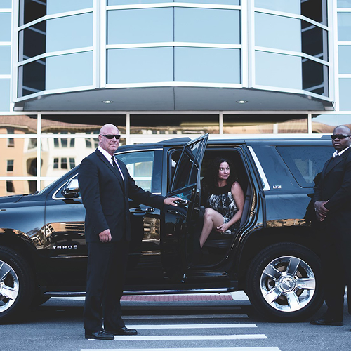 Why South Florida Travelers Prefer Chauffeur Services Over Rideshare